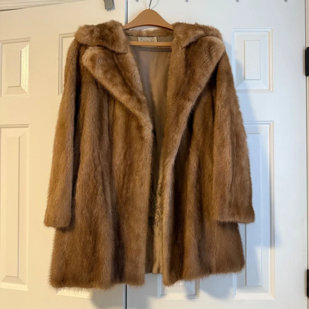 Vintage 1940s 1950s Brown Fur Coat - Picture 3 of 12